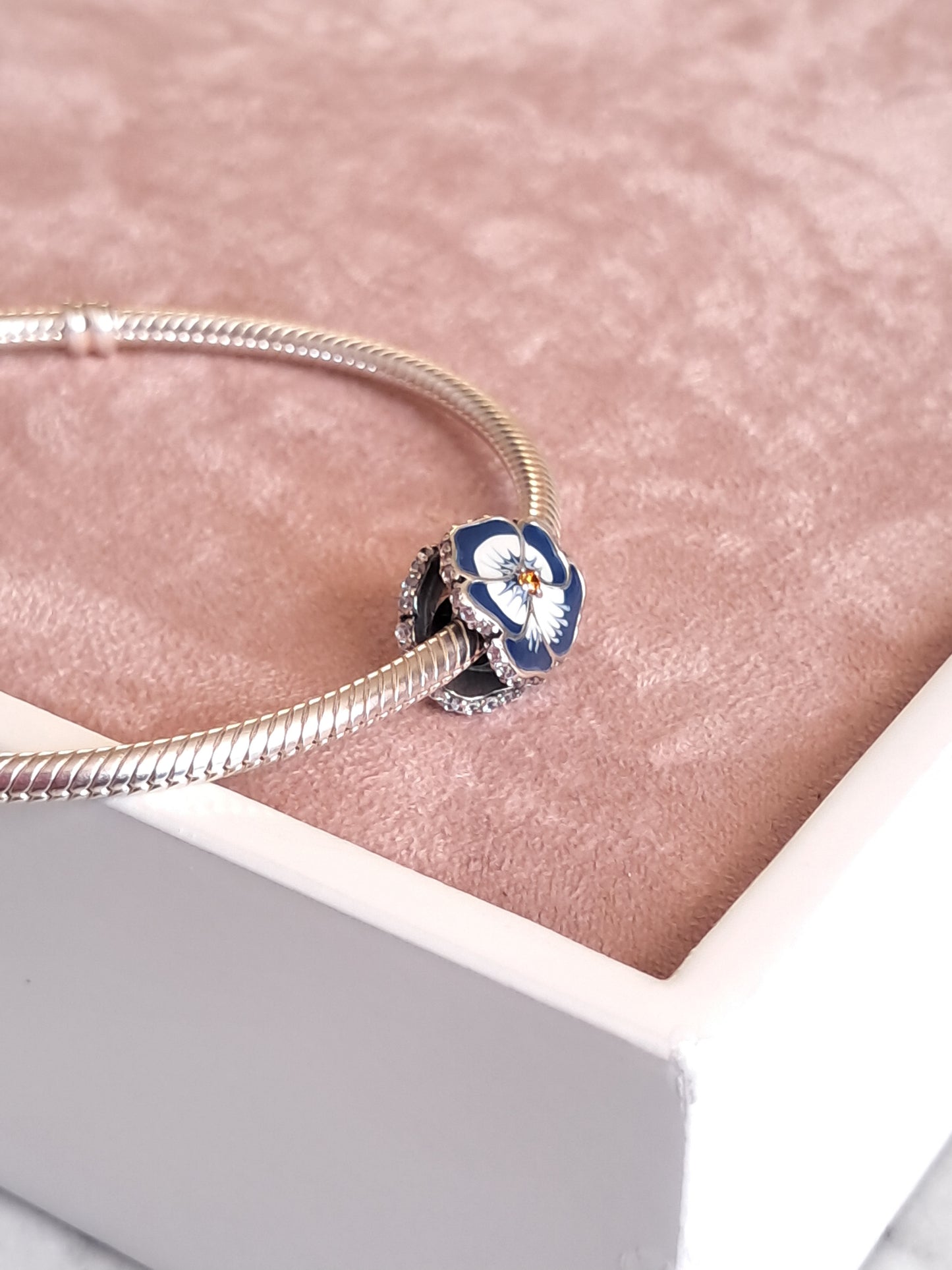Charm Flor Azul Pensamiento en Plata 925