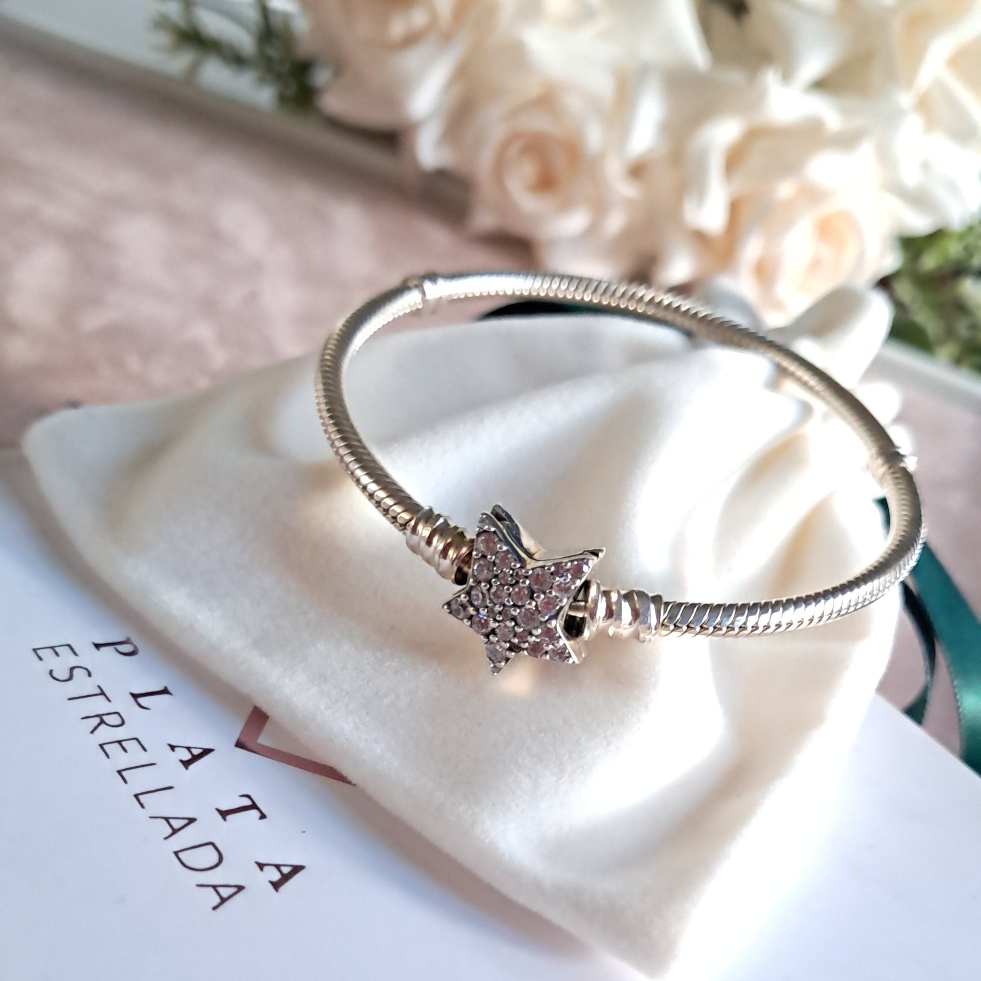 pulsera charms, plata 925, pulsera cierre de estrella , pulsera serpiente, charms plata 925, joyería mujer, pulsera estrellas, pulsera elegante, plata estrellada, dijes mujer