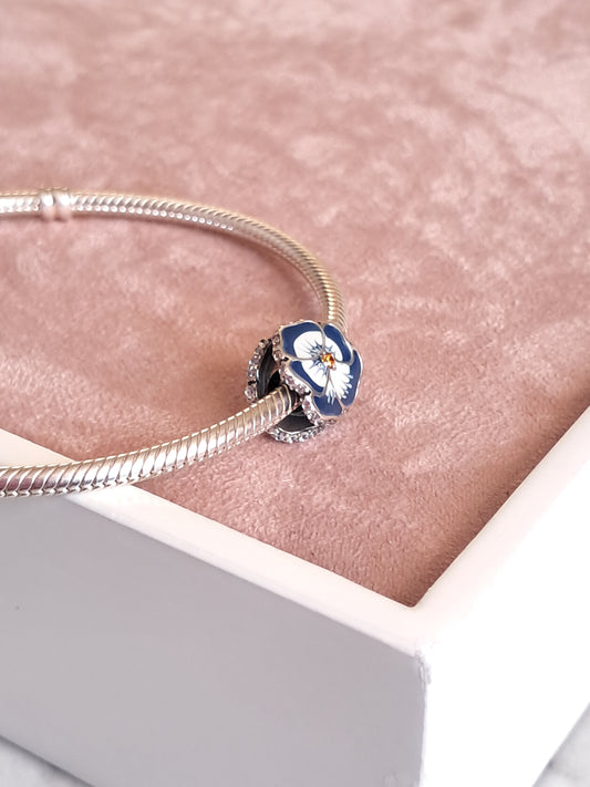 Charm Flor Azul Pensamiento en Plata 925