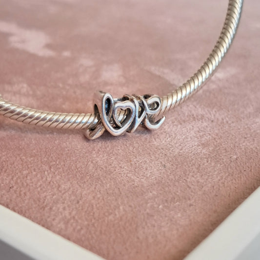 Charm Letras LOVE en Plata 925 – Elegancia Romántica