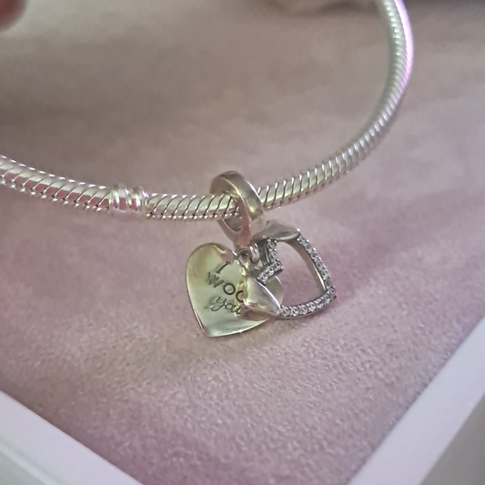 Charm Perro Mascota “Woof” – Amor Perruno